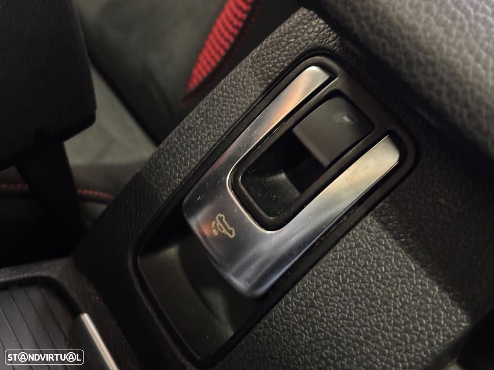 VW Golf Cabriolet 1.6 TDi Lounge - 35