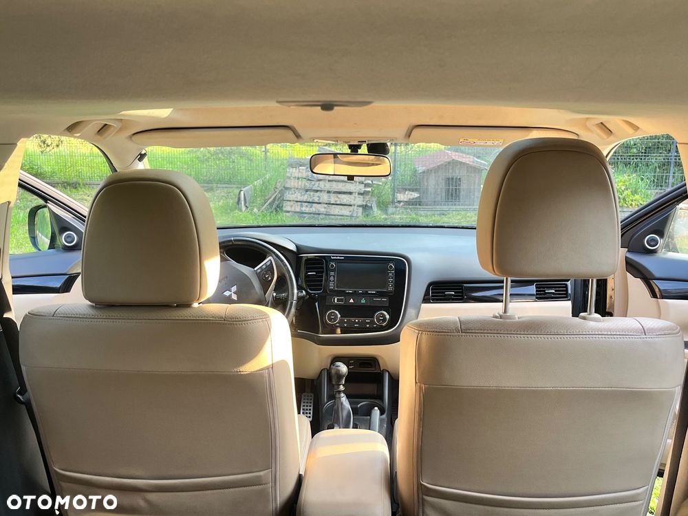 Mitsubishi Outlander 2.2 DID Instyle Navi - 4