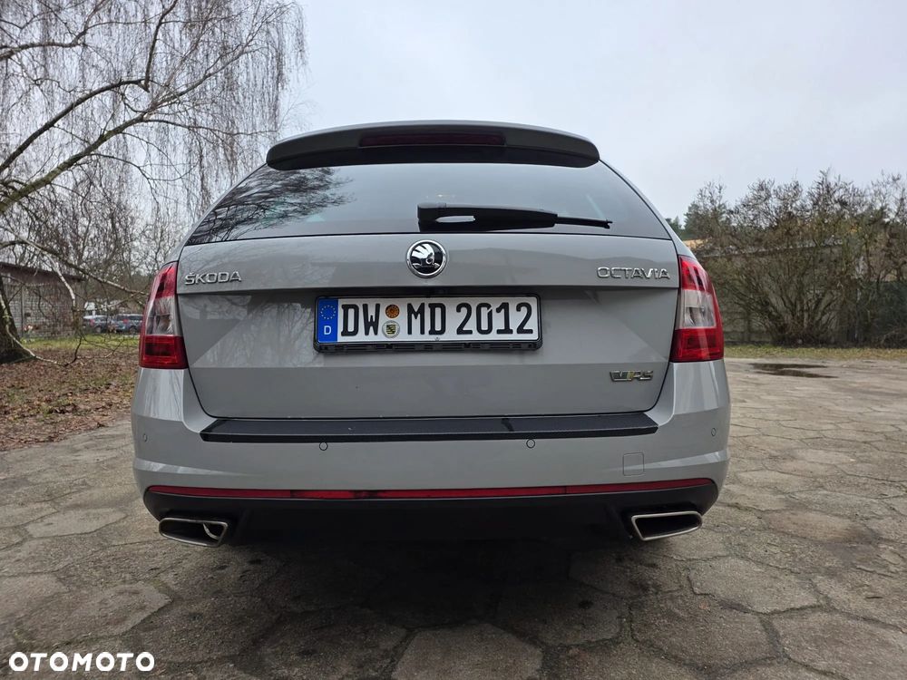 Skoda Octavia 2.0 TDI DSG RS - 36