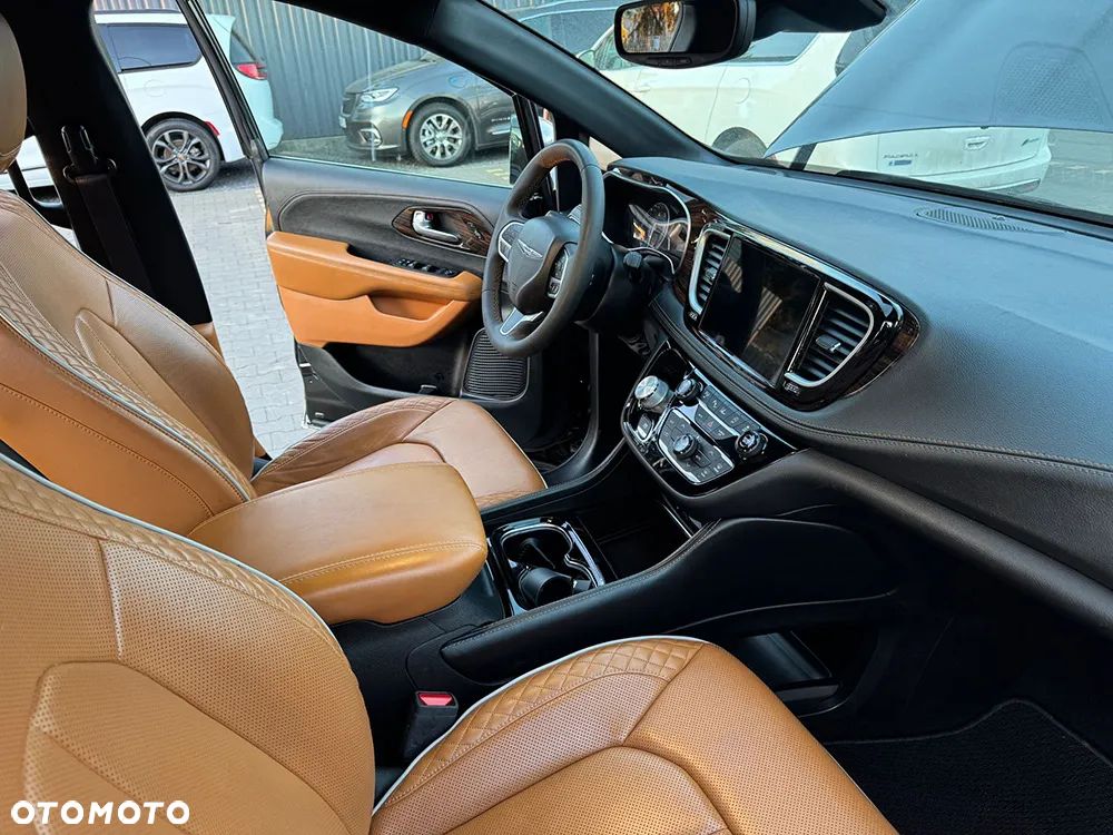 Chrysler Pacifica - 15