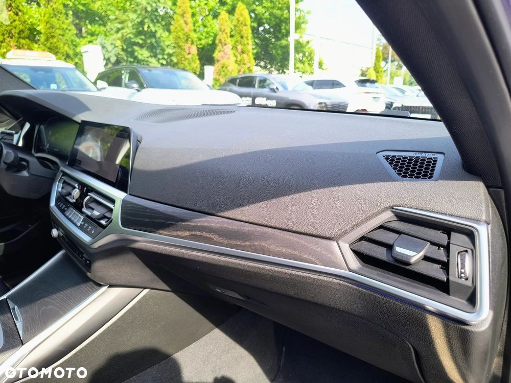 BMW Seria 3 330i xDrive M Sport - 20