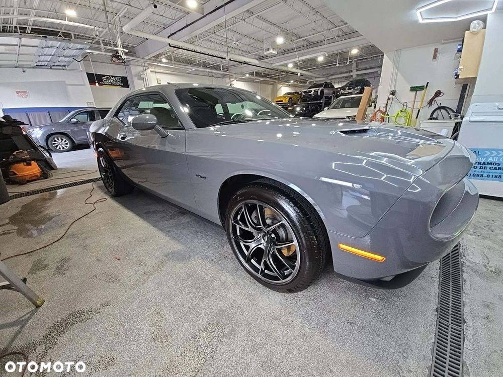 Dodge Challenger 5.7 R/T - 2