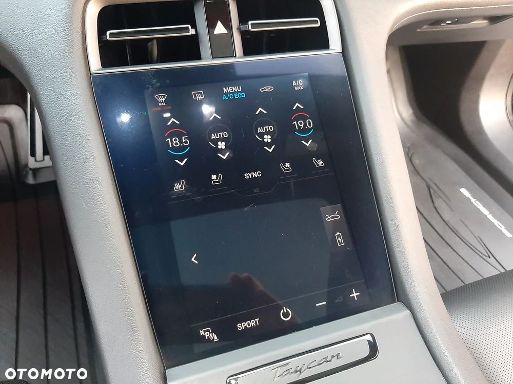 Porsche Taycan 4S - 29