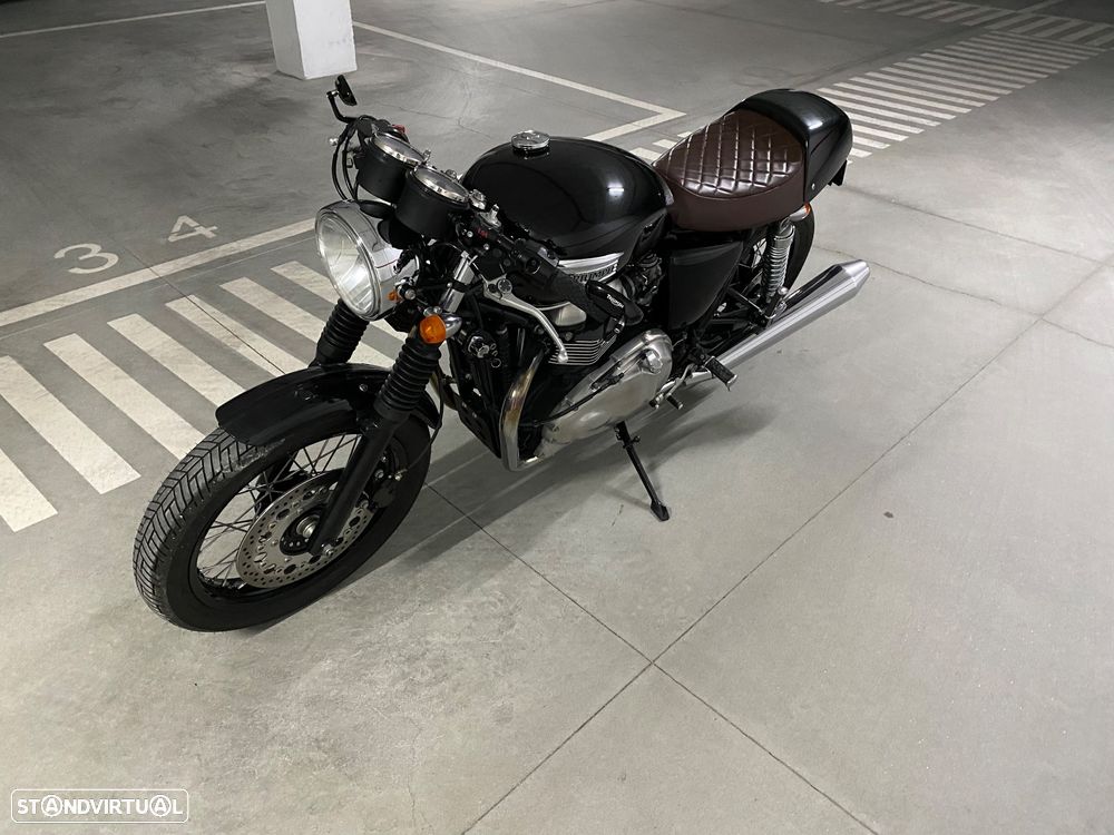 Triumph Thruxton - 1