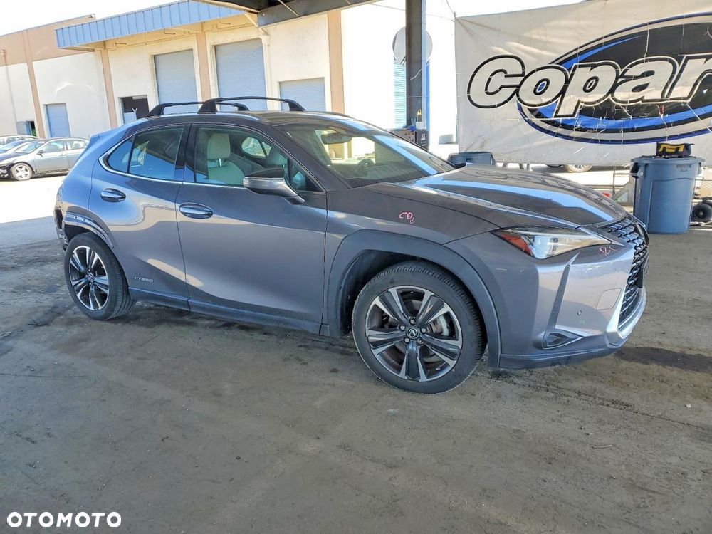 Lexus UX - 5