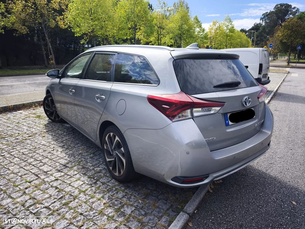 Toyota Auris Touring Sports 1.8 HSD Comfort+P.Sport - 4