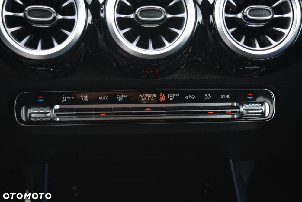 Mercedes-Benz GLB - 21