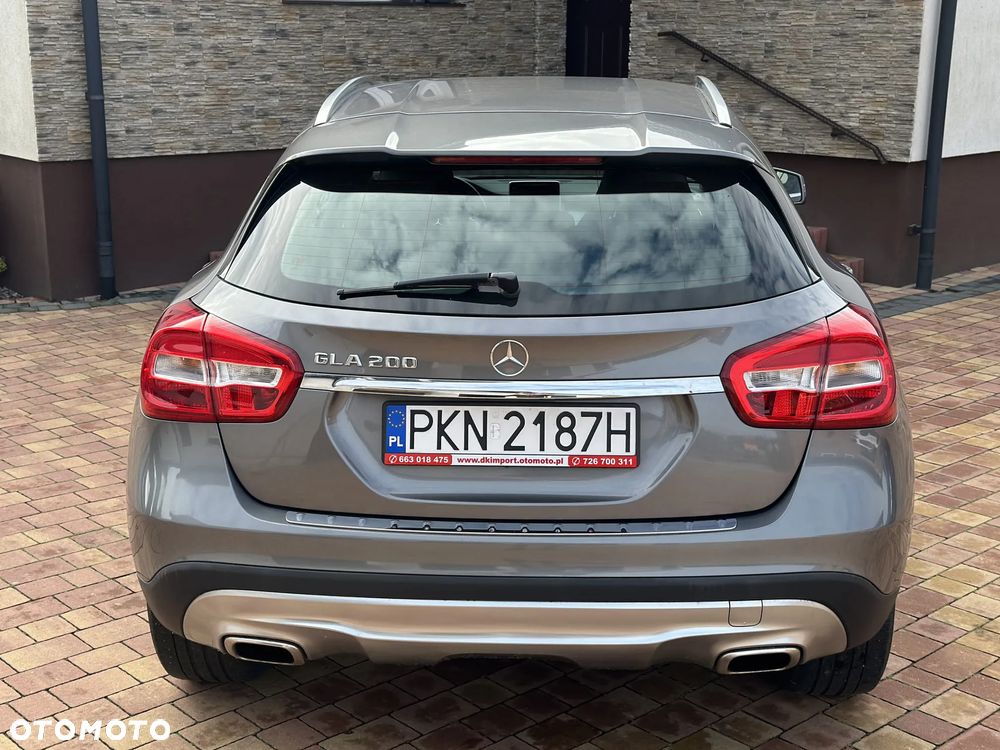 Mercedes-Benz GLA 200 7G-DCT - 10
