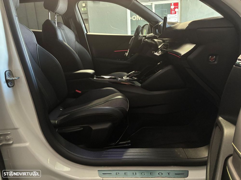 Peugeot 2008 1.2 PureTech GT EAT8 - 33