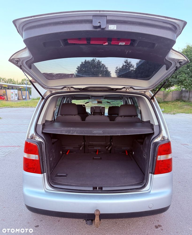 Volkswagen Touran - 14