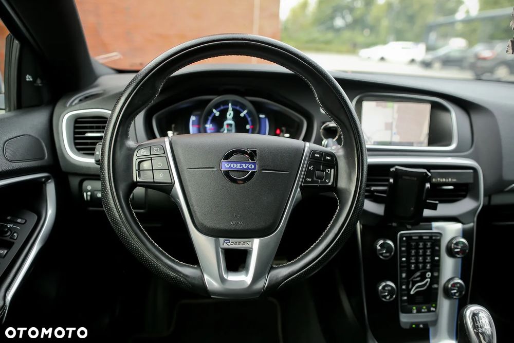 Volvo V40 D3 R-Design - 24