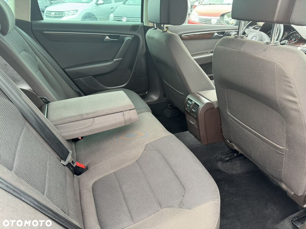 Volkswagen Passat 2.0 TDI 4Mot Highline - 28