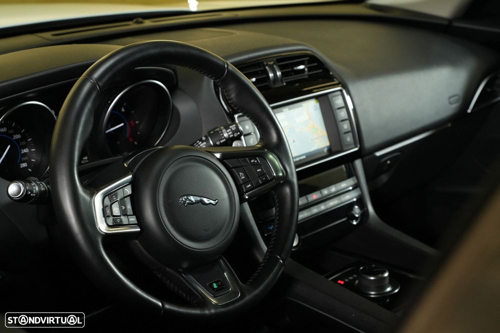 Jaguar F-Pace 2.0 i4D R-Sport AWD Aut. - 30