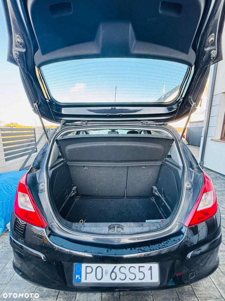 Opel Corsa 1.4 16V Cosmo - 11