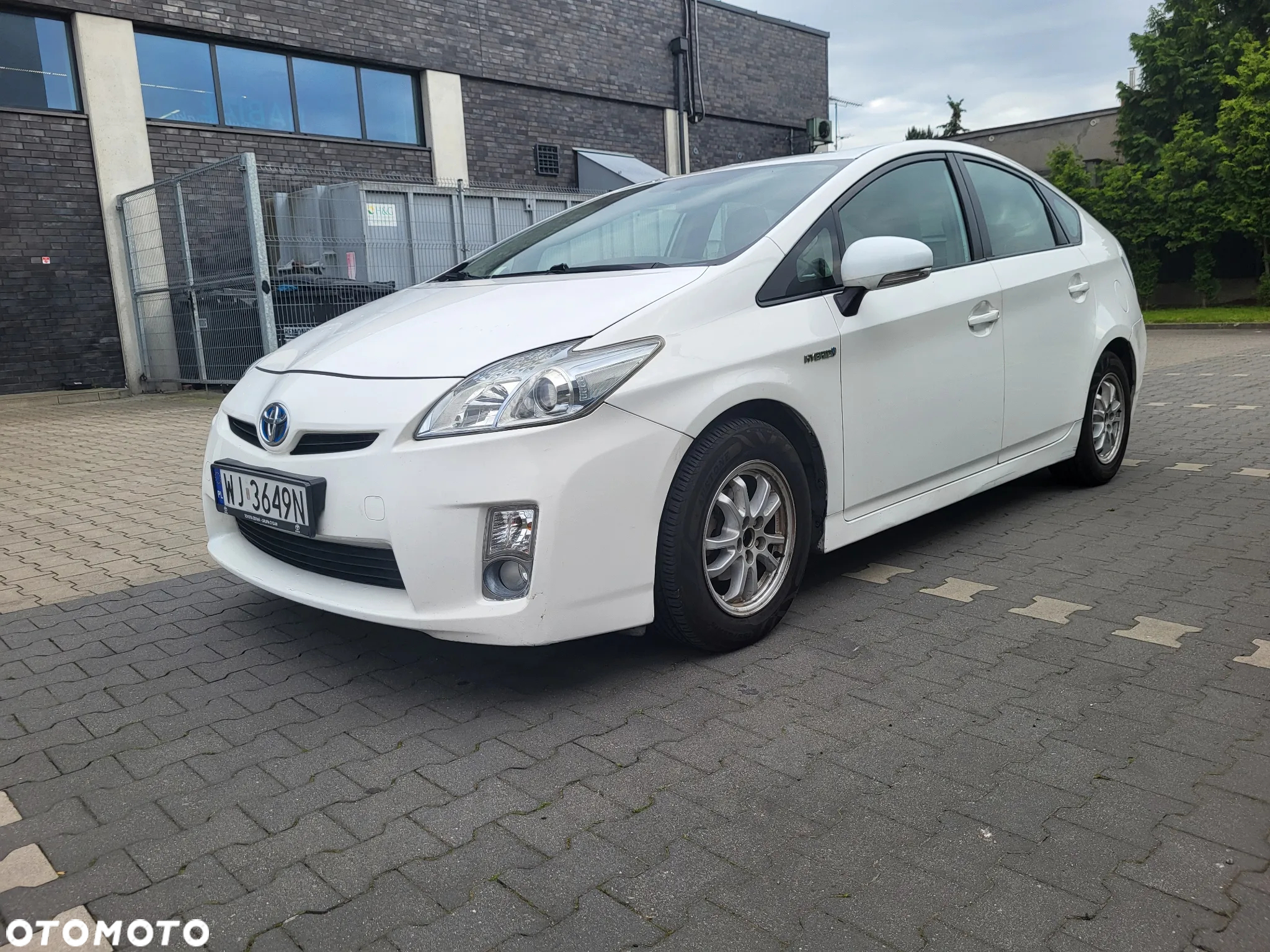 Toyota Prius (Hybrid) - 7
