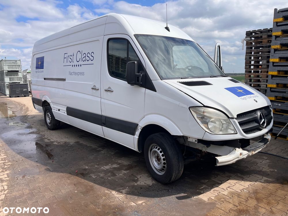 Mercedes-Benz 2szt. Sprinter 319 - 1