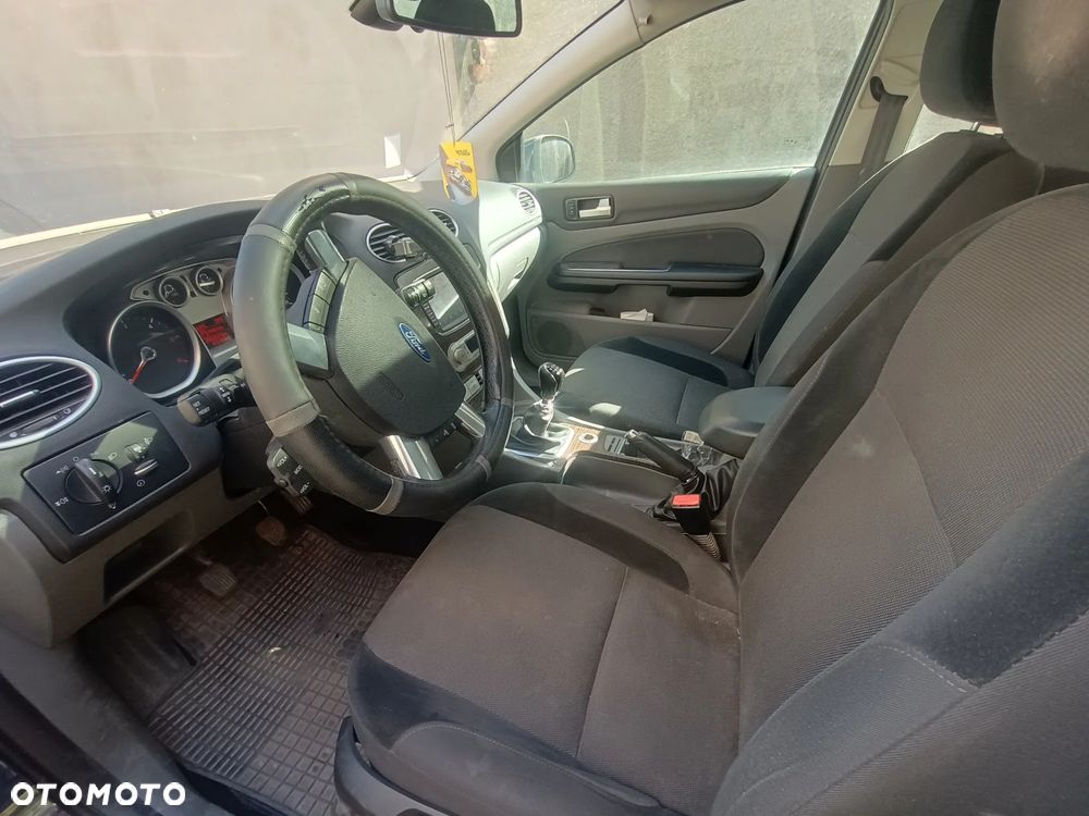 Ford Focus 2.0 TDCi Ghia DPF - 7