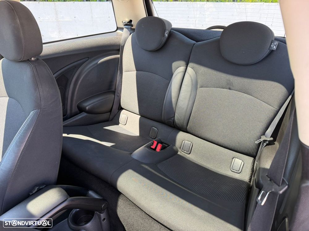 MINI 3 Portas Cooper D - 27