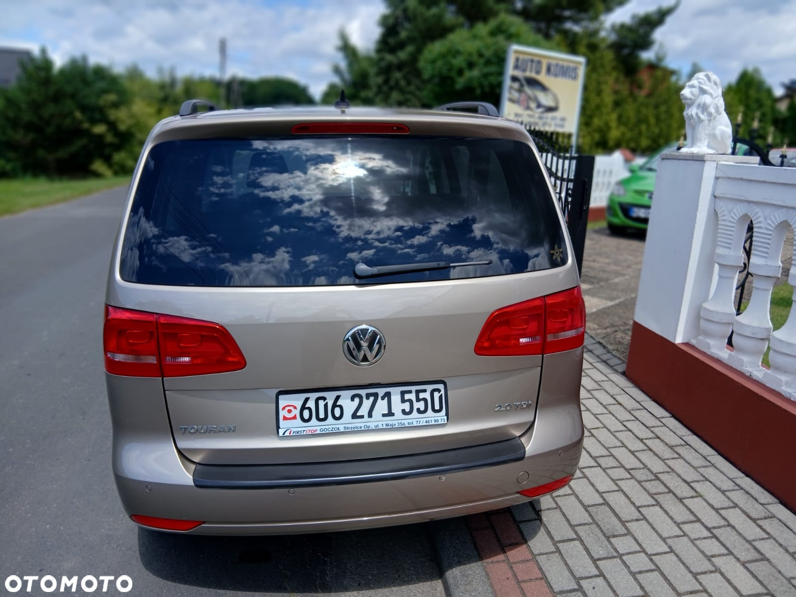 Volkswagen Touran 2.0 TDI DPF MATCH - 10