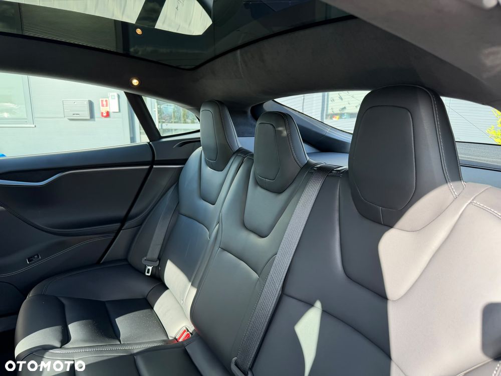Tesla Model S - 20