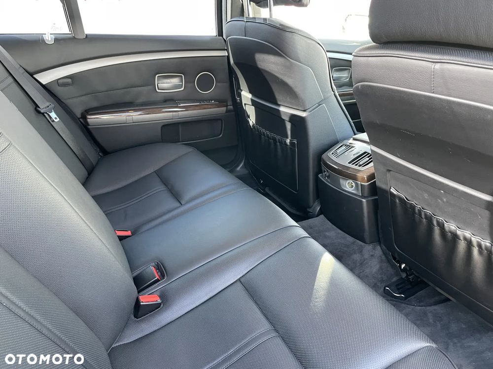 BMW Seria 7 750i - 15