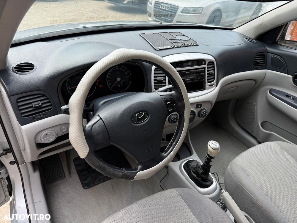 Hyundai Accent - 13