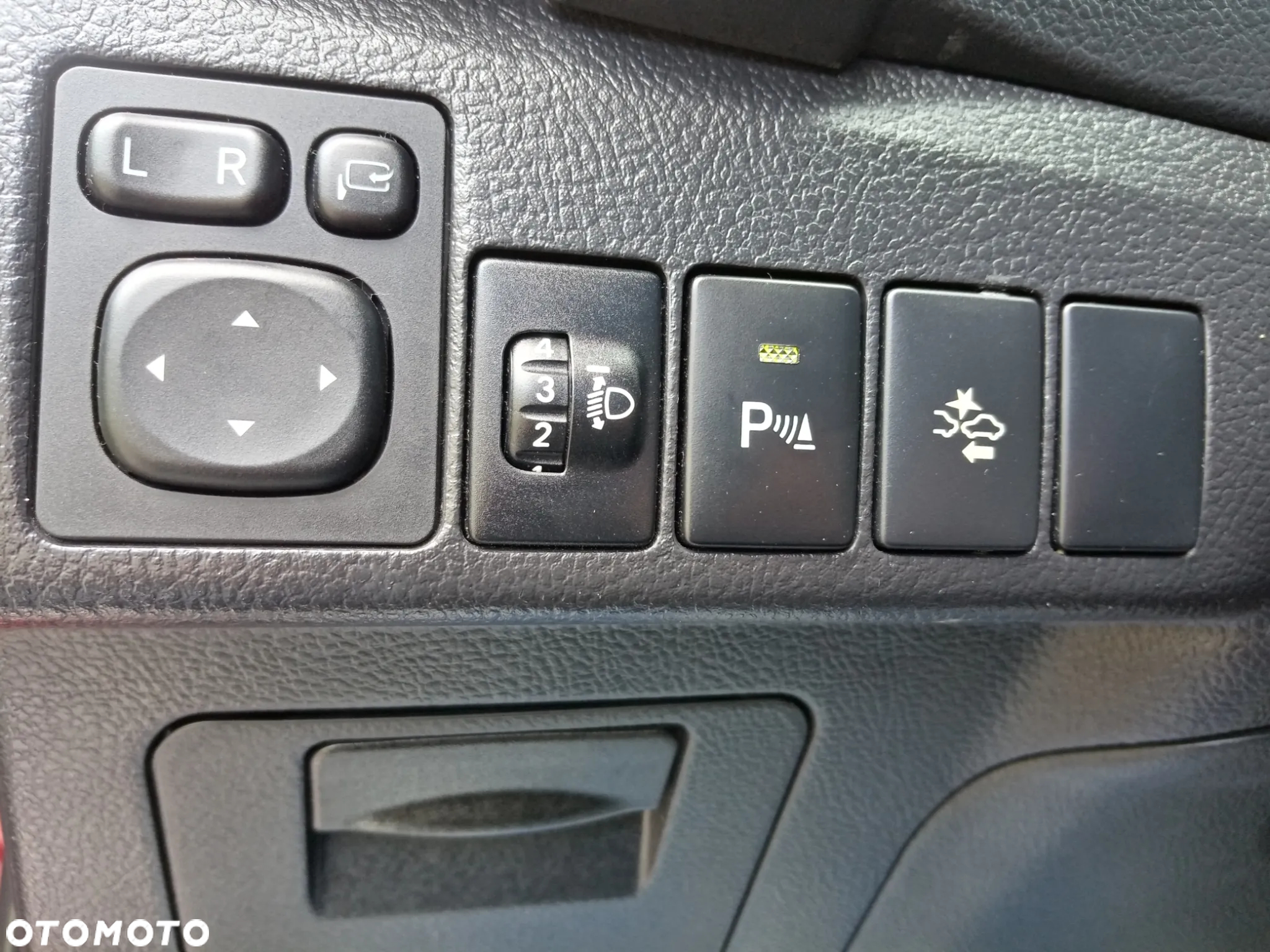 Toyota Auris 1.8 VVT-i Hybrid Automatik Team Deutschland - 34
