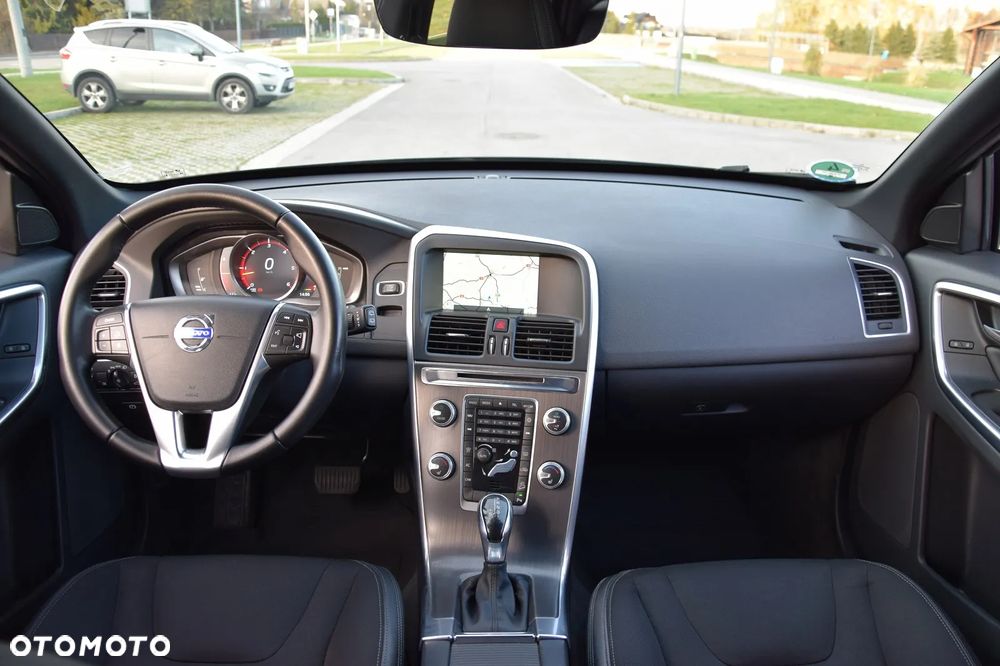 Volvo XC 60 D4 AWD Momentum - 11