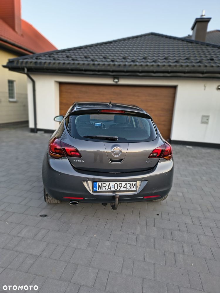 Opel Astra 2.0 CDTI Cosmo - 11