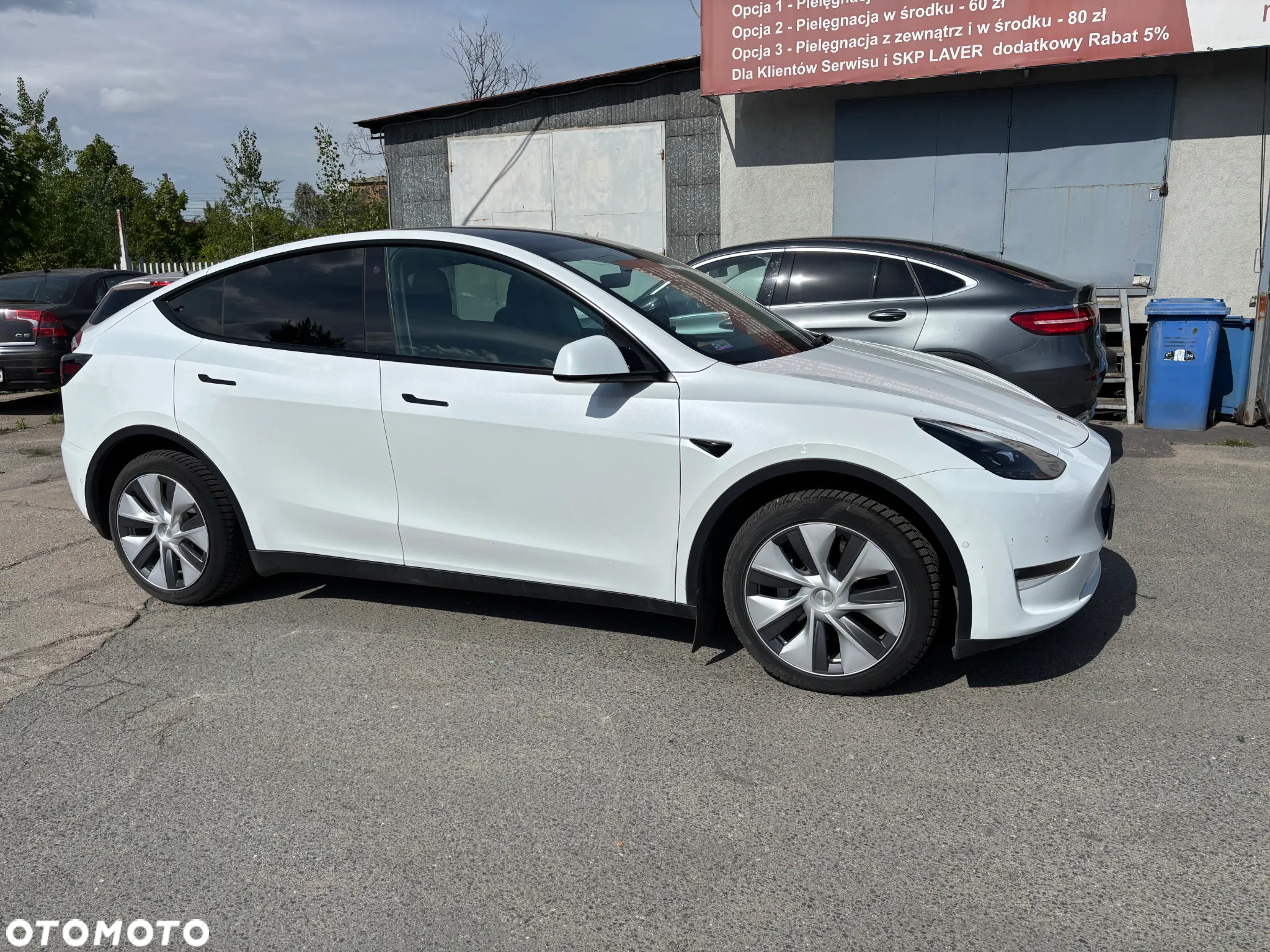 Tesla Y Long Range AWD - 24