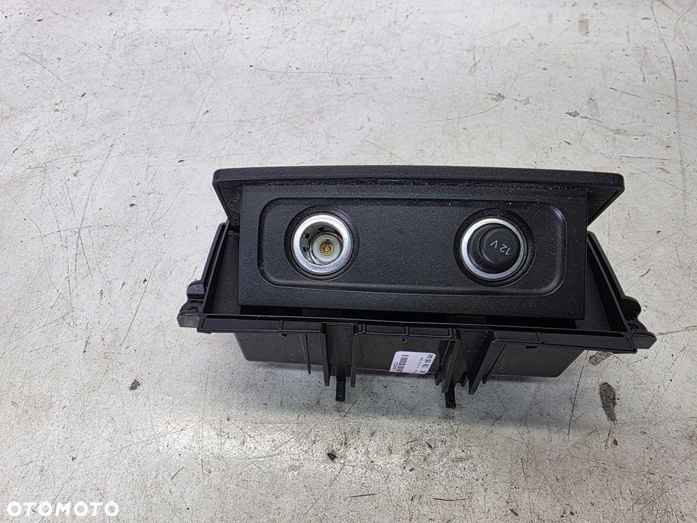 GNIAZDO ZAPALNICZKI TYŁ TUNELU ŚRODKOWEGO AUDI Q7 4M 4M0864061 - 4