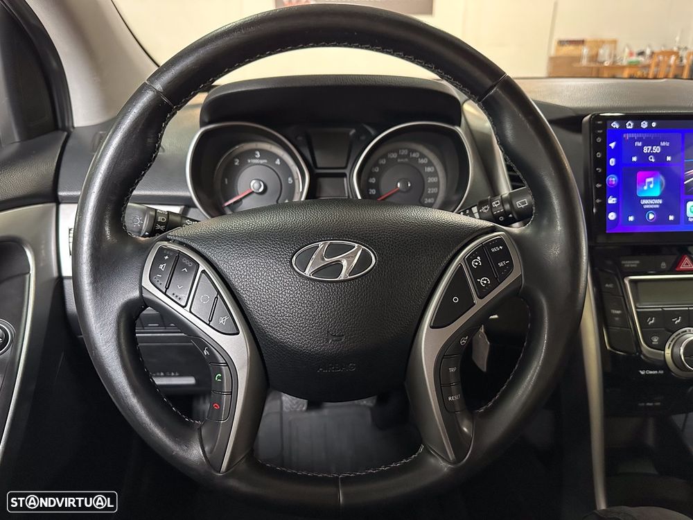 Hyundai i30 CW - 19