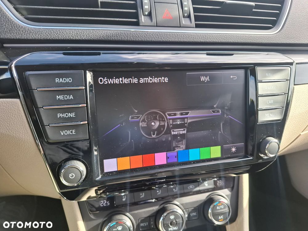 Skoda Superb 2.0 TDI L&K DSG - 32