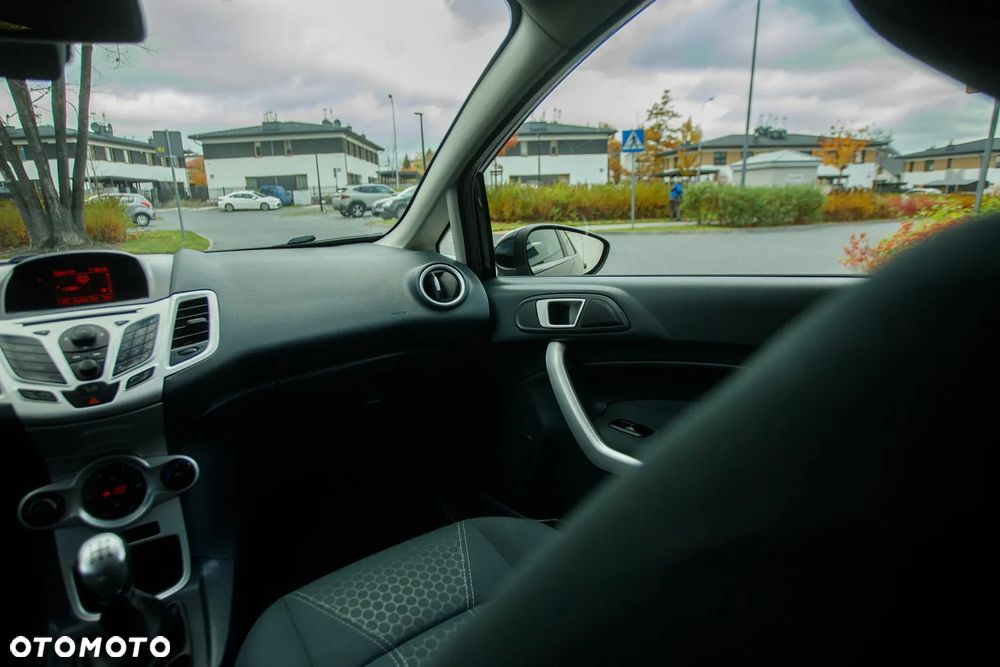 Ford Fiesta 1.25 Titanium X - 27