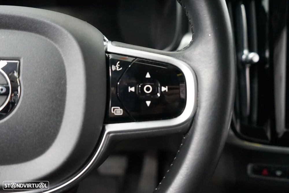 Volvo S90 2.0 D5 Momentum AWD Geartronic - 23