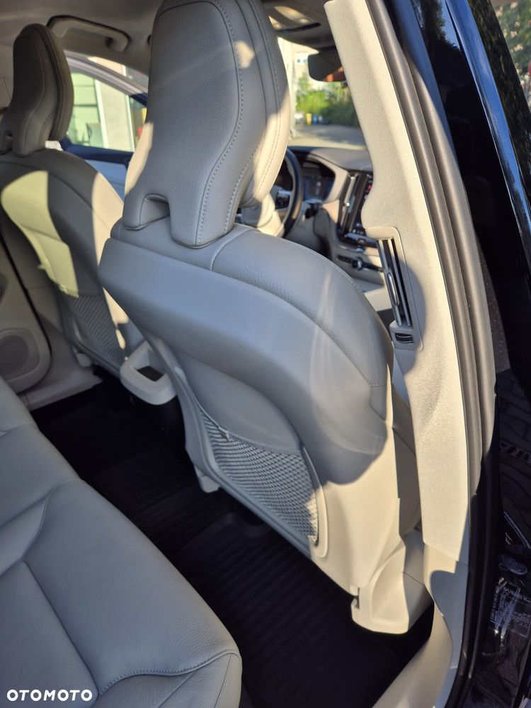Volvo XC 60 B4 B Plus Dark - 28