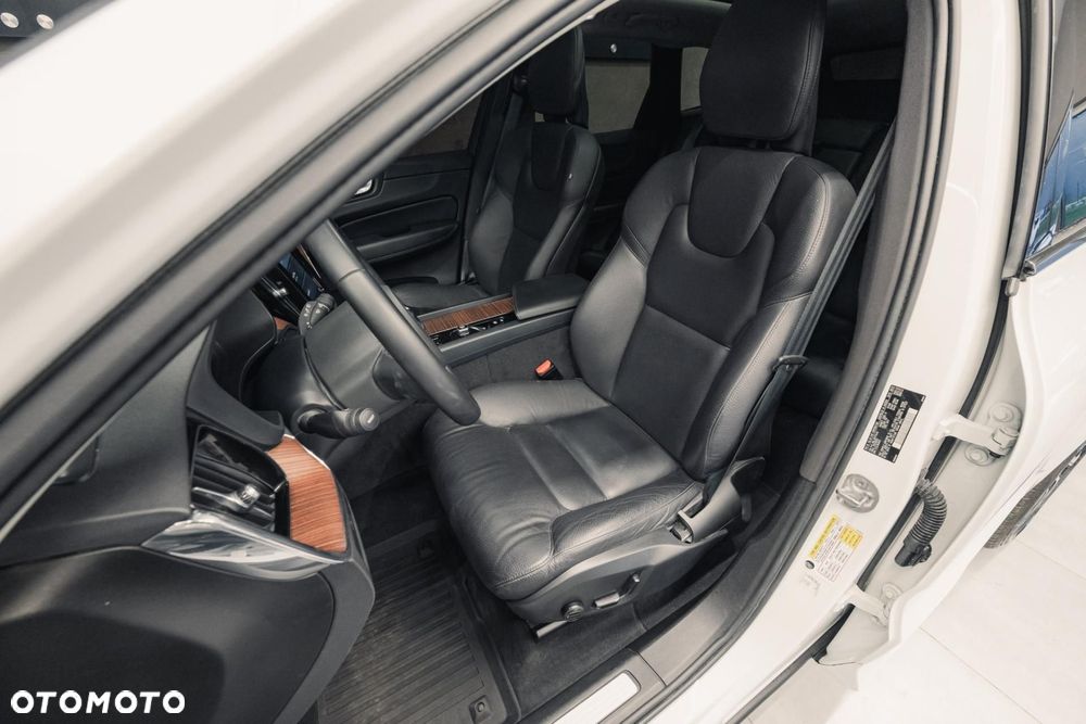 Volvo XC 60 B5 B AWD Plus Dark - 13