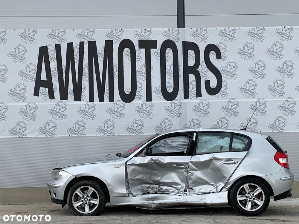 BMW 116 E87 2005 *SAMOCHÓD NA CZĘŚCI* 1659 MASKA, LAMPA, DRZWI, LUSTERKO, ZDERZAK, GRILL, BŁOTNIK, KLAPA, BELKA, DESKA, FOTELE, KANAPA, ĆWIARTKA KIEROWNICA, TARCZE, ZACISKI, ZAWIESZENIE, KOMPLETNY PRZÓD, KOMPLETNY TYŁ, LICZNIK, ZEGARY, PRAWE LEWE PRZÓD TYŁ - 3