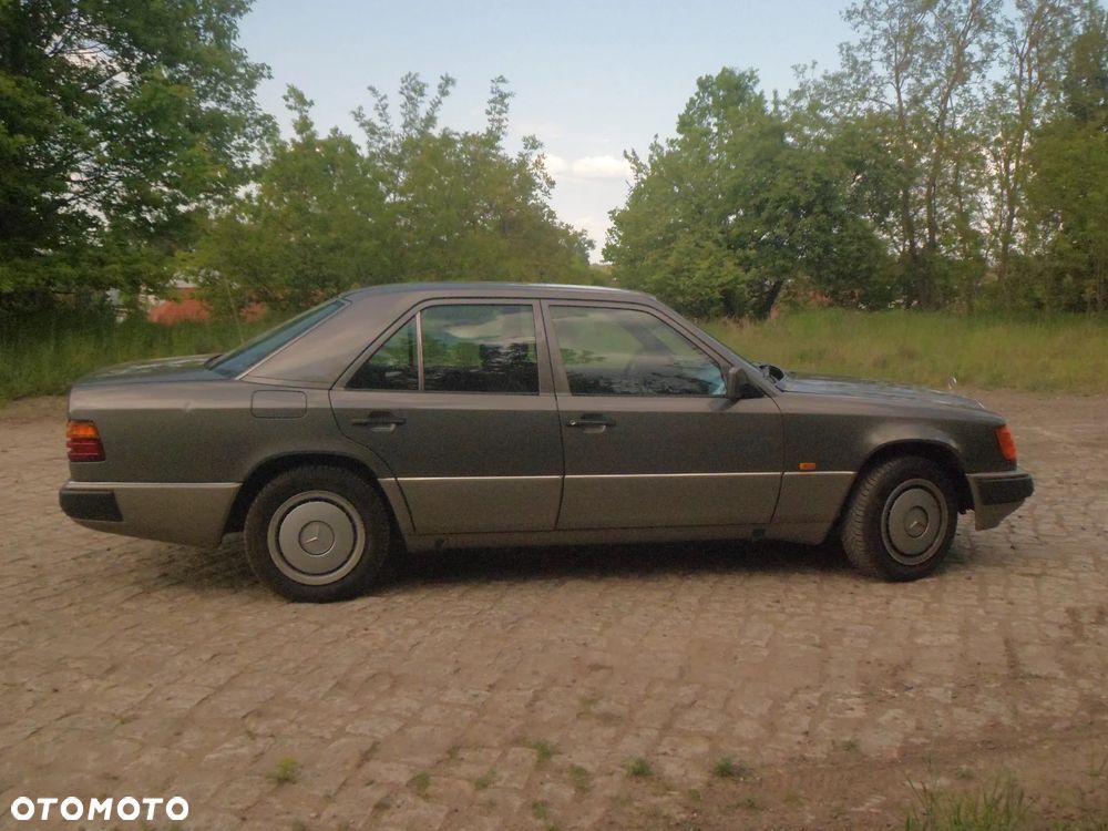 Mercedes-Benz W124 (1984-1993) - 11