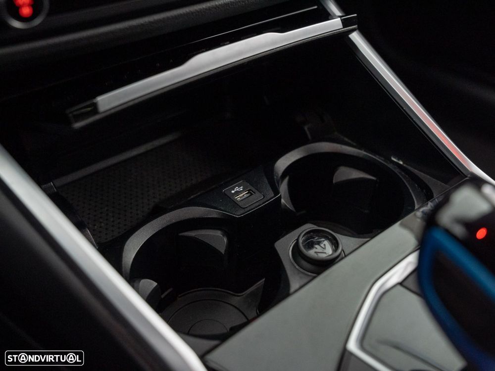 BMW i4 eDrive40 — fotografia 26