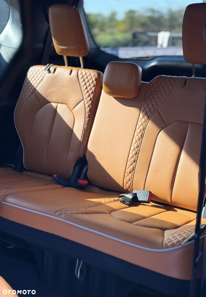 Chrysler Pacifica - 30