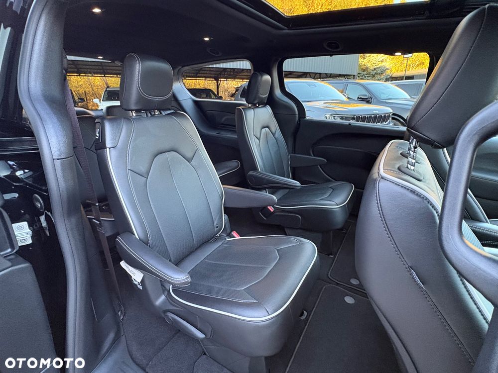 Chrysler Pacifica - 27
