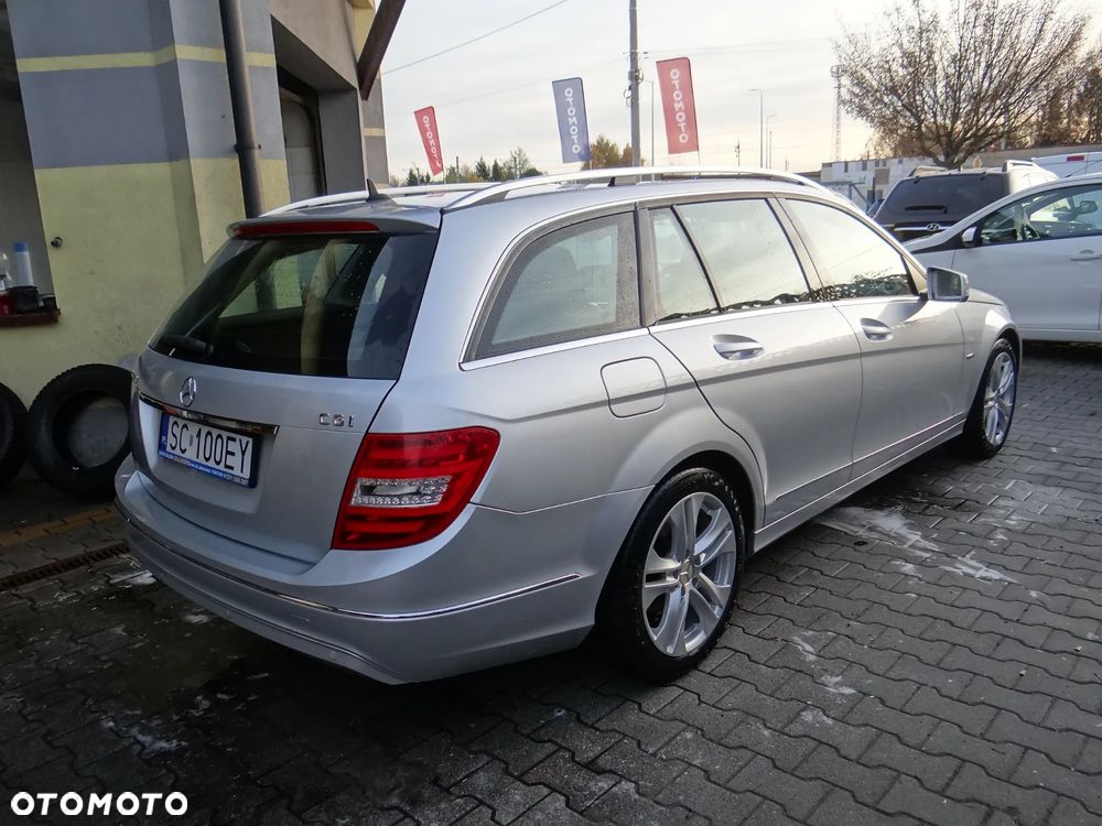 Mercedes-Benz Klasa C 180 CGI BlueEff Avantgarde - 4