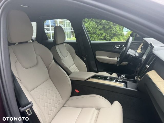 Volvo XC 60 B5 B AWD Plus Dark - 19