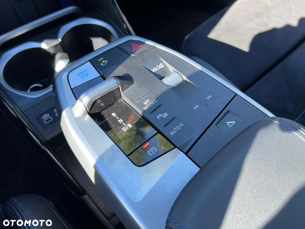 BMW iX1 xDrive30 66.5kWh M Sport - 10