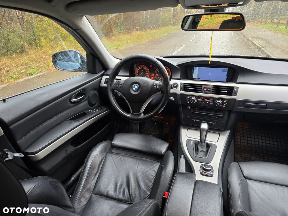 BMW Seria 3 330i xDrive Edition Sport - 26