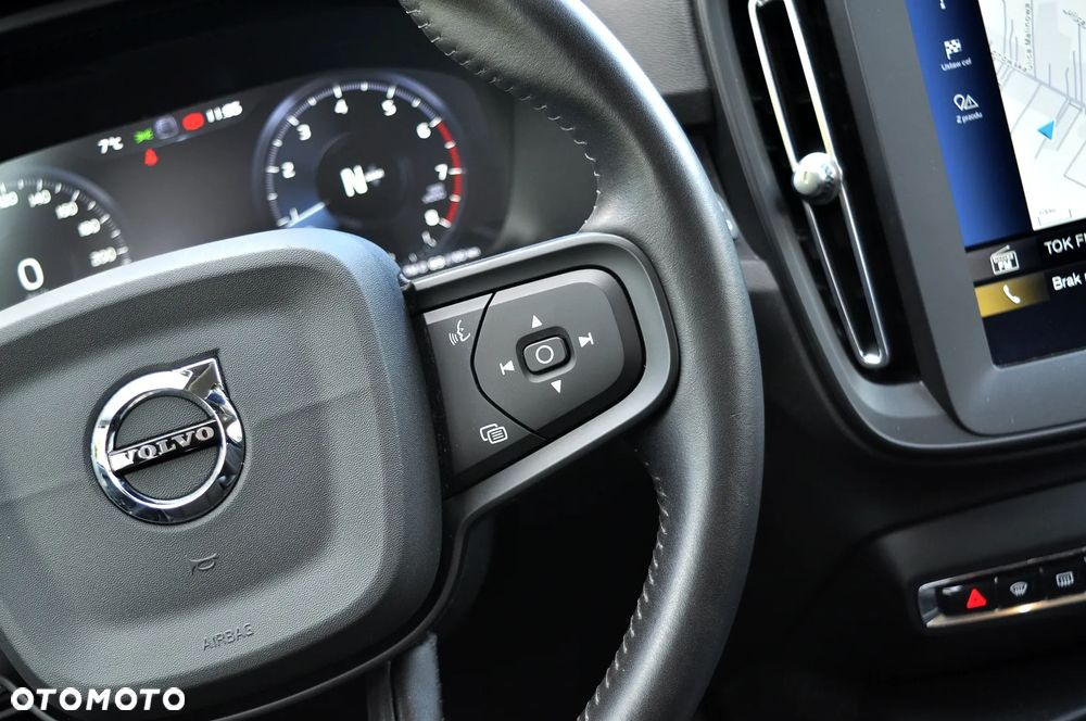 Volvo XC 40 T3 Momentum Pro - 26