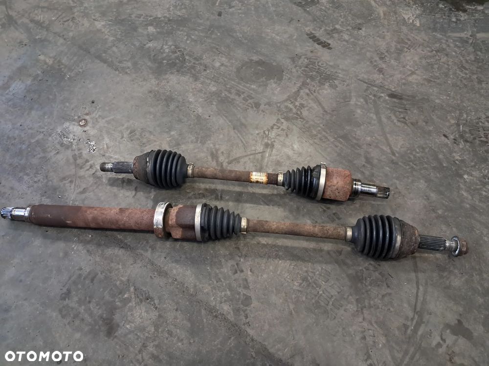 Ford Fiesta MK7 1.25 półoś przegub prawa l