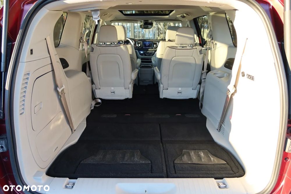 Chrysler Pacifica - 36