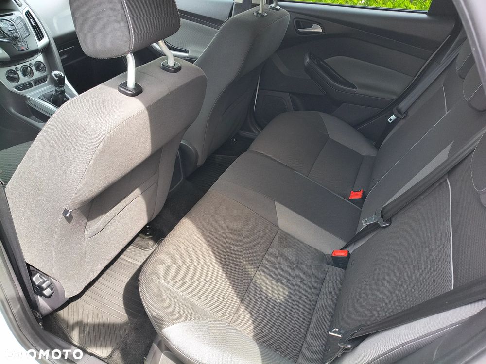Ford Focus 1.6 Ambiente - 22